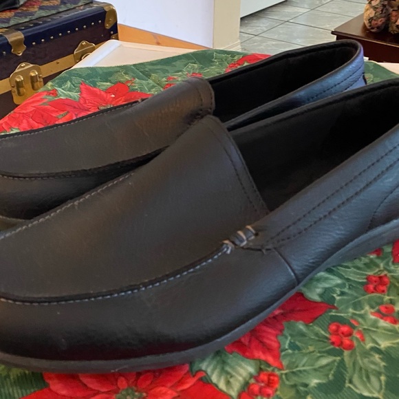 Basic Men’s Loafers - Picture 2 of 4